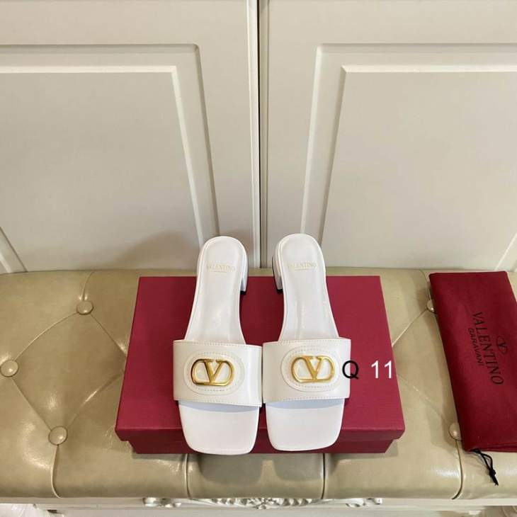 Picture of Valentino Slippers _SKUValentinosz35-40Y020264